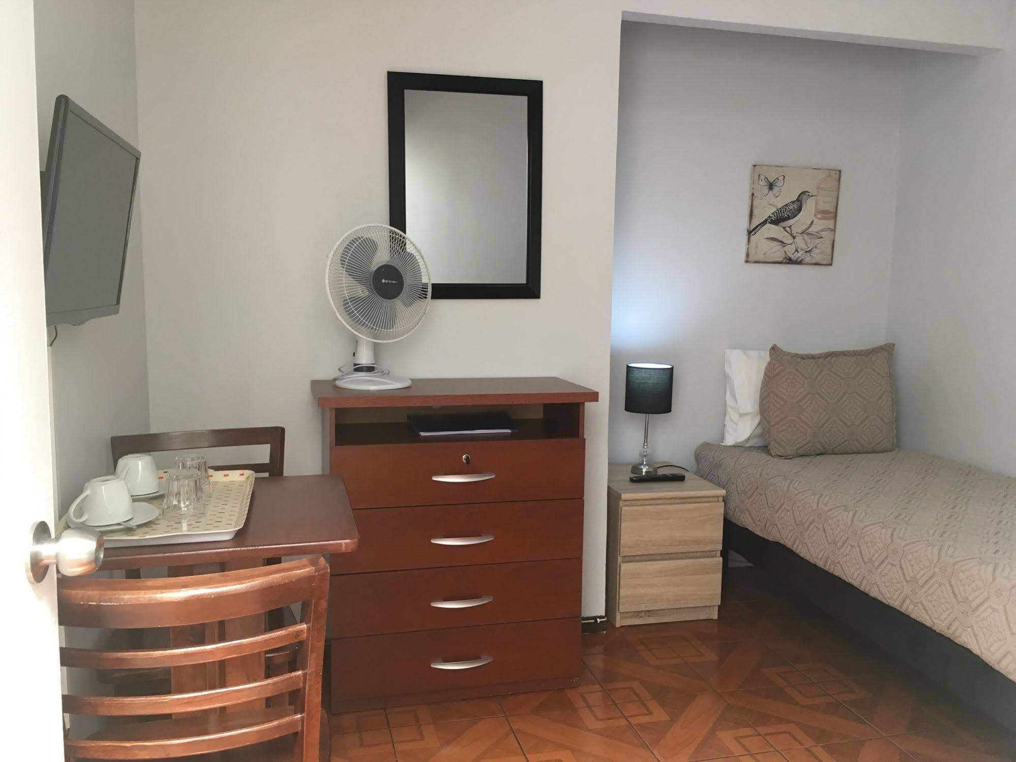 Residencial Universitaria ซานติอาโก ภายนอก รูปภาพ