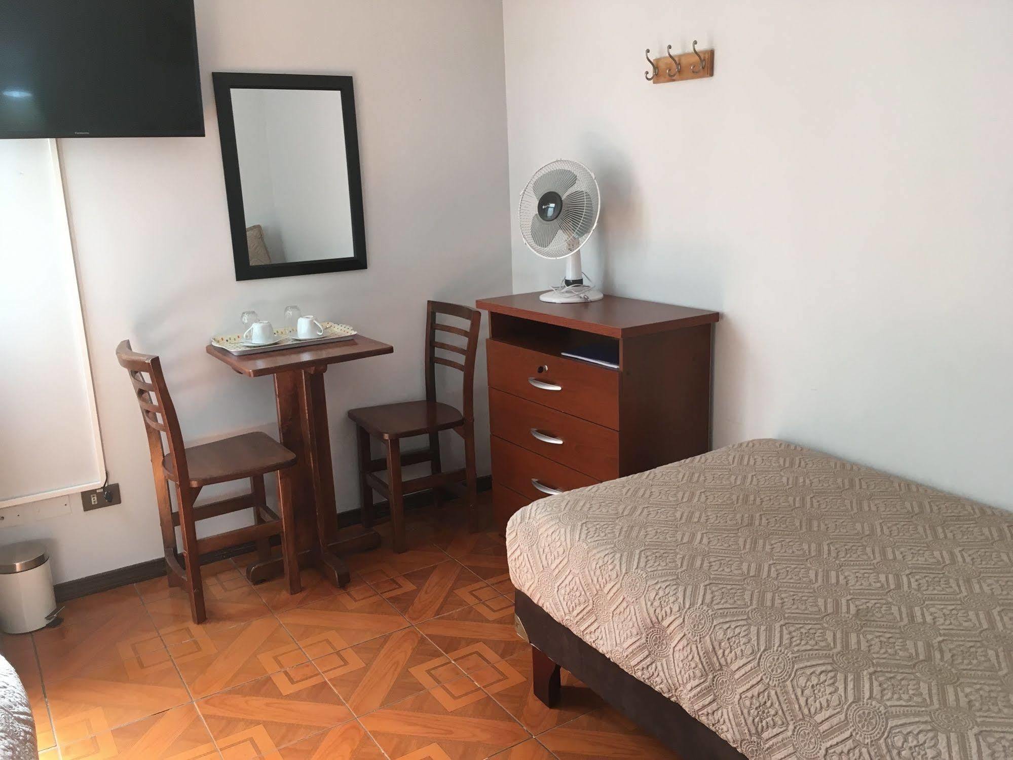 Residencial Universitaria ซานติอาโก ภายนอก รูปภาพ