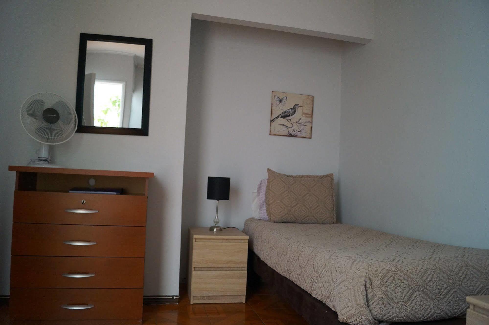 Residencial Universitaria ซานติอาโก ภายนอก รูปภาพ